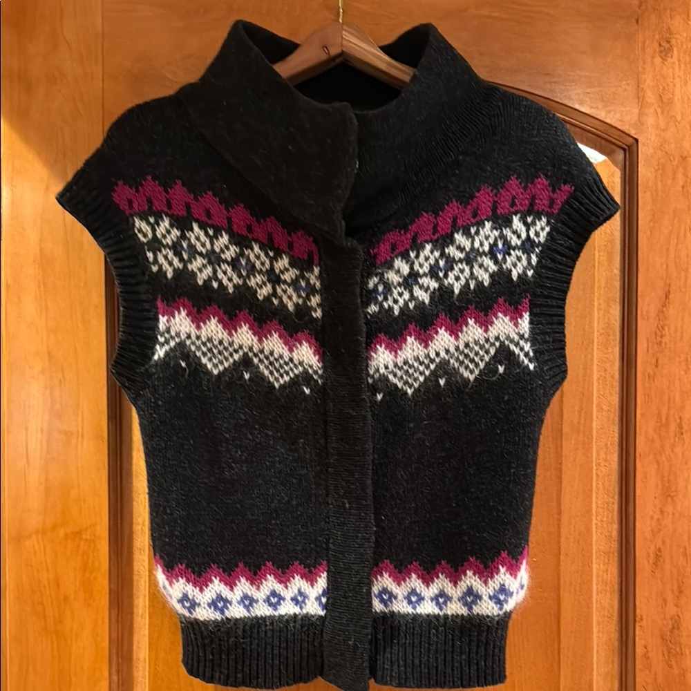 Women's Black and Pink Patterned Sweater
